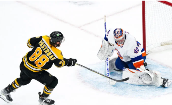 Boston Bruins vandt 4-3 over New York Islanders