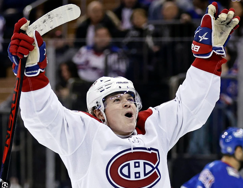 Cole Caufield undgår at blive free agent hos Montreal Canadiens med otteårig forlængelse